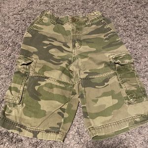 Boys size 8 Cherokee camo cargo shorts